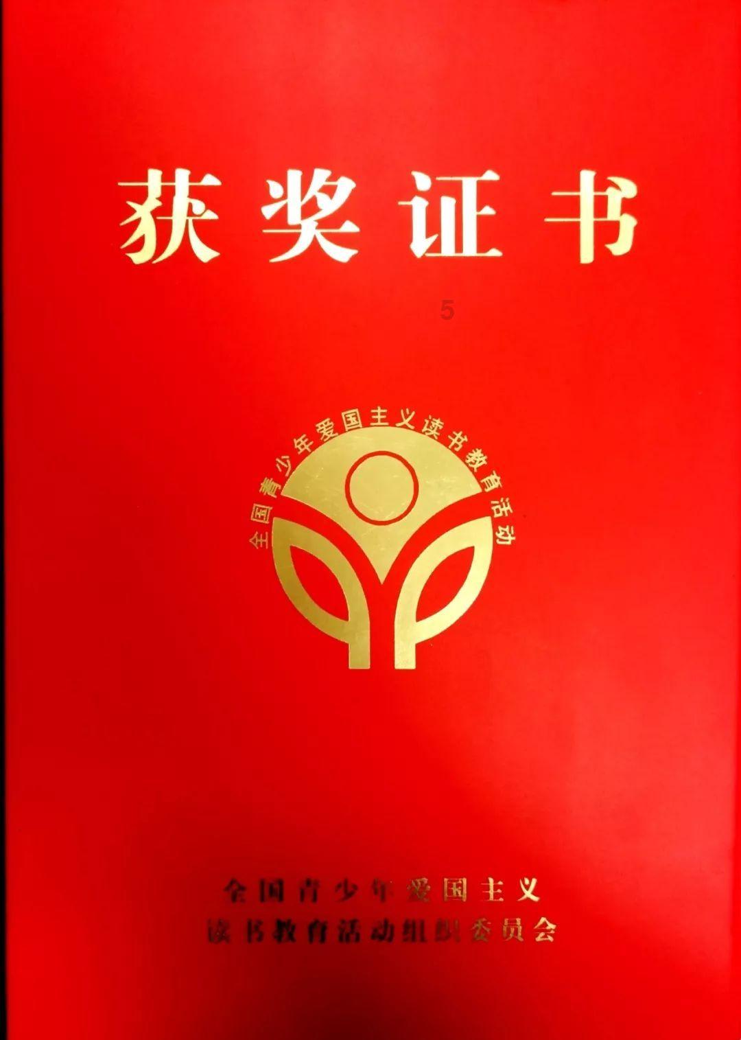 云南镇雄山体滑坡救援:难度大,现场发生二次垮塌